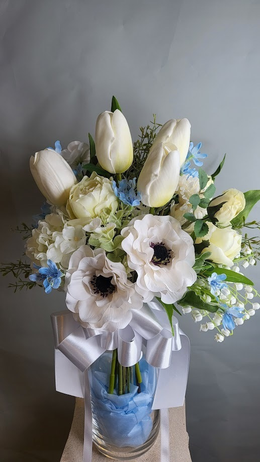 高級造花専門店アンクラフトは１級フラワー装飾技能士がアーティフィシャルフラワー（造花）で結婚式、ウェディングブーケ、髪飾り、ウェルカムボードなど無料相談開催。安くて低価格のブーケを10,000円からオーダーできます。ブーケのレッスン、只今レッスン料無料。おしゃれなブーケを制作致します。阪神電車、鳴尾・武庫川女子大駅。大阪、兵庫県、関西、西宮の隠れ家地下１階店舗あります。