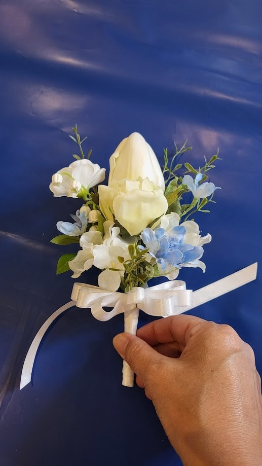 高級造花専門店アンクラフトは１級フラワー装飾技能士がアーティフィシャルフラワー（造花）で結婚式、ウェディングブーケ、髪飾り、ウェルカムボードなど無料相談開催。安くて低価格のブーケを10,000円からオーダーできます。ブーケのレッスン、只今レッスン料無料。おしゃれなブーケを制作致します。阪神電車、鳴尾・武庫川女子大駅。大阪、兵庫県、関西、西宮の隠れ家地下１階店舗あります。チューリップのブートニア