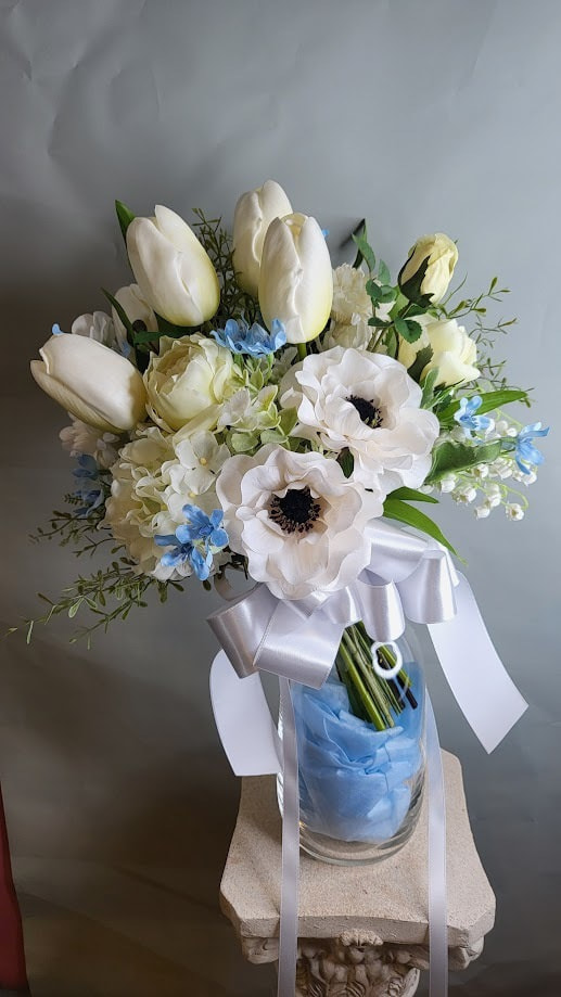 高級造花専門店アンクラフトは１級フラワー装飾技能士がアーティフィシャルフラワー（造花）で結婚式、ウェディングブーケ、髪飾り、ウェルカムボードなど無料相談開催。安くて低価格のブーケを10,000円からオーダーできます。ブーケのレッスン、只今レッスン料無料。おしゃれなブーケを制作致します。阪神電車、鳴尾・武庫川女子大駅。大阪、兵庫県、関西、西宮の隠れ家地下１階店舗あります。チューリップのブーケ