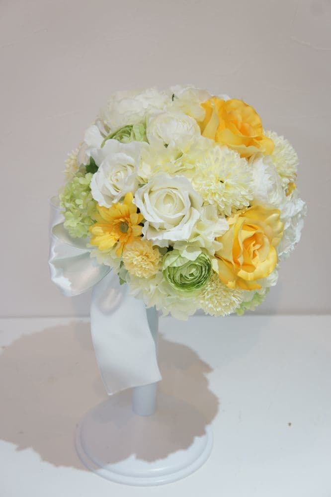 ブーケレッスン　アンクラフトの花教室は超初心者様向けの1DAYレッスン。アーティフィシャルフラワーやお花を触った事の無い方・未経験の方専門なので大丈夫です。好きなお花を選んでアレンジメント、ブーケ、リース、壁掛け、花束など好きな作品を作りましょう。お祝いやご自宅用、記念日にも喜ばれます。国家資格を持つプロがマンツーマンで指導。２時間完結の造花のレッスンです。大阪、兵庫県、関西からでもアクセスOK。