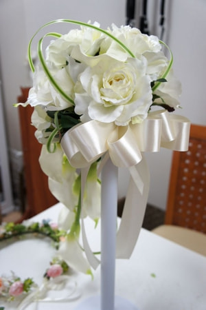 ブーケのオーダーメイド承ります　キャスケードブーケ　カラー　バラ　ミスカンサス　キャスケードブーケ