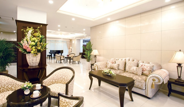 高級老人ホーム　玄関ホール