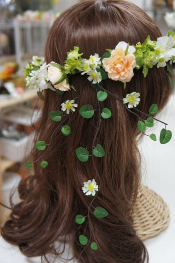花冠　可愛い　個性的　高級造花専門店アンクラフトはアーティフィシャルフラワー（高級造花）専門店です。生花のような繊細なお花なのに枯れずにお手入れ不要なところが人気になっています。オーダーメイドの髪飾りを承っております。成人式用・結婚式用・披露宴・パーティ用・七五三御祝い等ご用意しております。　国家資格1級　大阪　関西　兵庫県