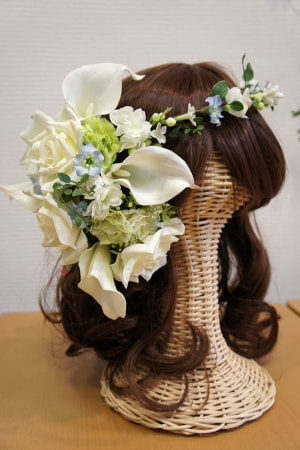 花冠　可愛い　個性的　高級造花専門店アンクラフトはアーティフィシャルフラワー（高級造花）専門店です。生花のような繊細なお花なのに枯れずにお手入れ不要なところが人気になっています。オーダーメイドの髪飾りを承っております。成人式用・結婚式用・披露宴・パーティ用・七五三御祝い等ご用意しております。　国家資格1級　大阪　関西　兵庫県
