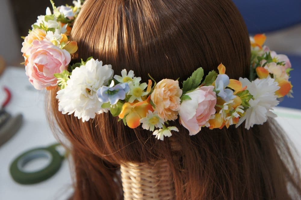 花冠　可愛い　個性的　高級造花専門店アンクラフトはアーティフィシャルフラワー（高級造花）専門店です。生花のような繊細なお花なのに枯れずにお手入れ不要なところが人気になっています。オーダーメイドの髪飾りを承っております。成人式用・結婚式用・披露宴・パーティ用・七五三御祝い等ご用意しております。　国家資格1級　大阪　関西　兵庫県