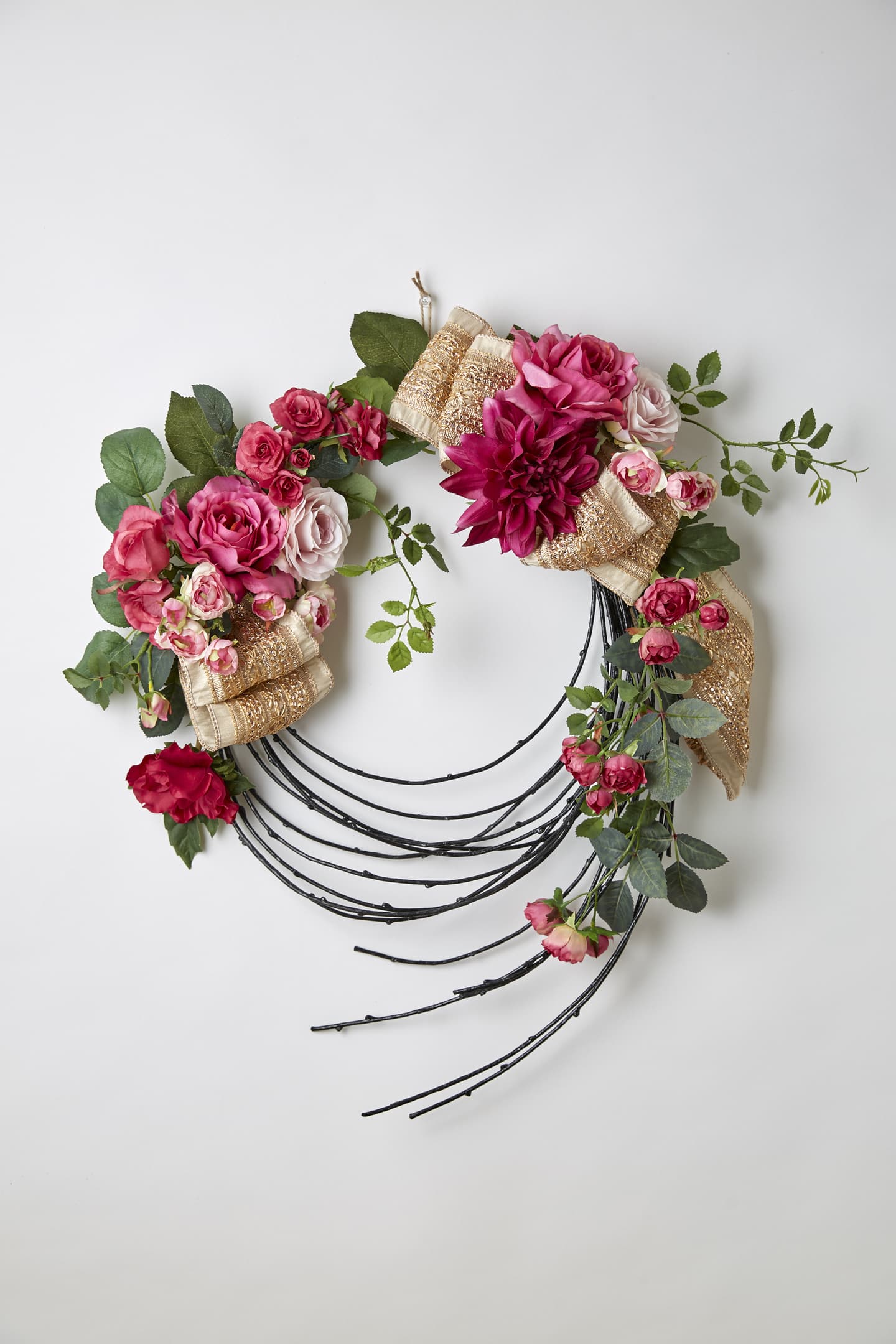 壁掛け　高級造花専門店アンクラフトは１級フラワー装飾技能士がアーティフィシャルフラワー（造花）を使用し、ご希望のアレンジメント、髪飾り、ブーケをオーダーメイドで制作致します。結婚記念日やお見舞いの花、花言葉に合わせたお花の贈り物や開店花、待合室用、応接用花、個性的な髪飾りや派手な花、大人可愛い、おしゃれなバラなどどんなオーダーでもお気軽にお問い合わせください。大阪、兵庫県、関西からアクセスが簡単。