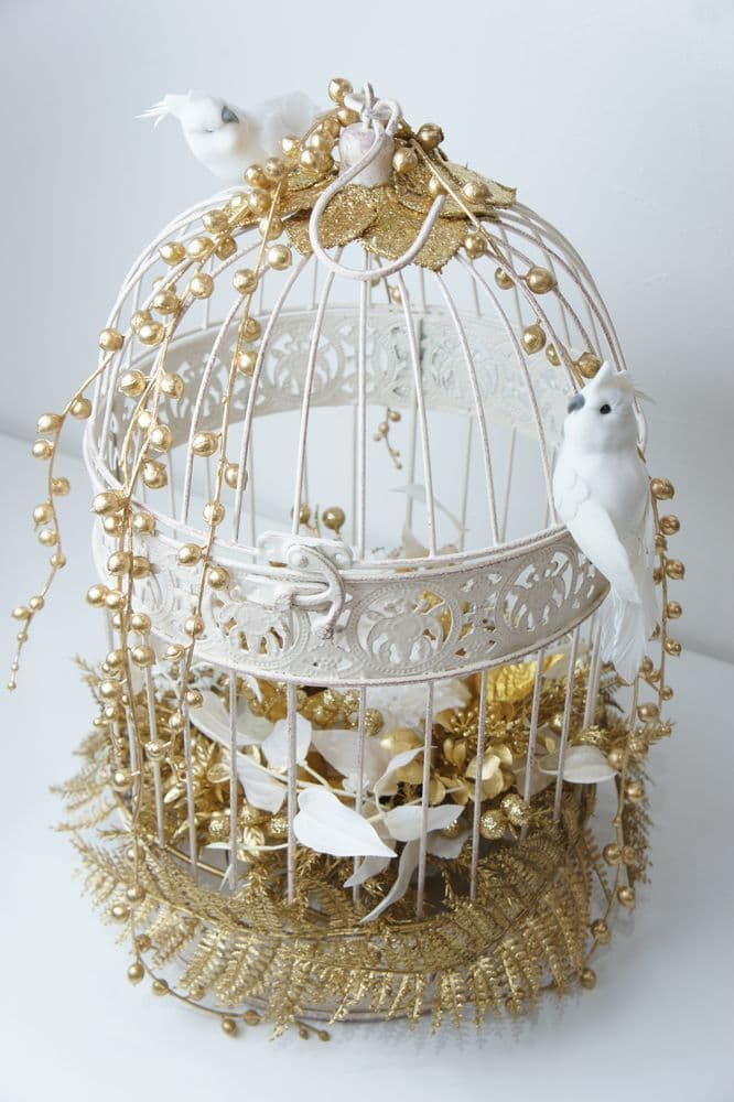 高級造花専門店アンクラフトは１級フラワー装飾技能士がアーティフィシャルフラワー（造花）を使用し、ご希望のアレンジメント、髪飾り、ブーケをオーダーメイドで制作致します。結婚記念日やお見舞いの花、花言葉に合わせたお花の贈り物や開店花、待合室用、応接用花、個性的な髪飾りや派手な花、大人可愛い、おしゃれなバラなどどんなオーダーでもお気軽にお問い合わせください。大阪、兵庫県、関西からアクセスが簡単。