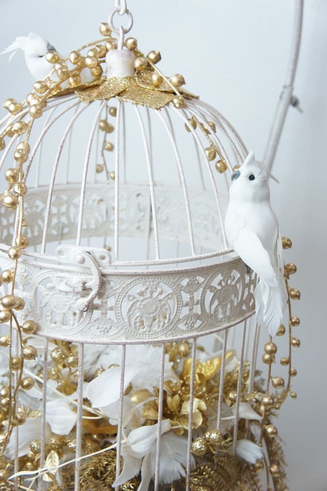 高級造花専門店アンクラフトは１級フラワー装飾技能士がアーティフィシャルフラワー（造花）を使用し、ご希望のアレンジメント、髪飾り、ブーケをオーダーメイドで制作致します。結婚記念日やお見舞いの花、花言葉に合わせたお花の贈り物や開店花、待合室用、応接用花、個性的な髪飾りや派手な花、大人可愛い、おしゃれなバラなどどんなオーダーでもお気軽にお問い合わせください。大阪、兵庫県、関西からアクセスが簡単。