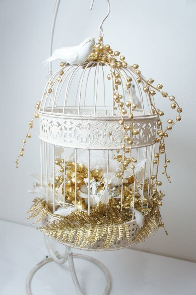 高級造花専門店アンクラフトは１級フラワー装飾技能士がアーティフィシャルフラワー（造花）を使用し、ご希望のアレンジメント、髪飾り、ブーケをオーダーメイドで制作致します。結婚記念日やお見舞いの花、花言葉に合わせたお花の贈り物や開店花、待合室用、応接用花、個性的な髪飾りや派手な花、大人可愛い、おしゃれなバラなどどんなオーダーでもお気軽にお問い合わせください。大阪、兵庫県、関西からアクセスが簡単。