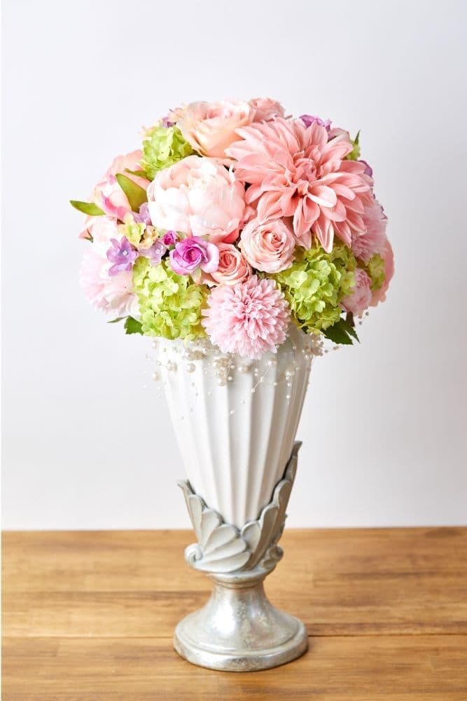 高級造花専門店アンクラフトは１級フラワー装飾技能士がアーティフィシャルフラワーを使用し、ご予算に合わせてオーダーメイドで制作致します。アレンジメントでお見舞いやお誕生日・結婚のお祝いなどご要望にお応えいたします。大阪、兵庫、関西からも近い造花の専門店。