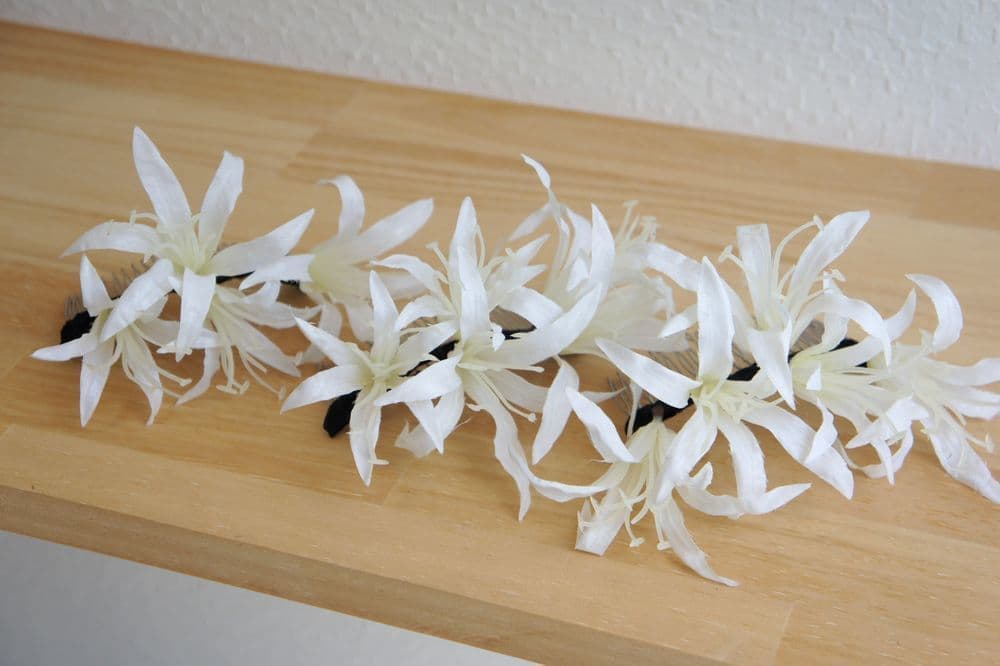 ダイヤモンドリリーの髪飾り