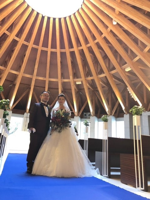 高級造花専門店アンクラフトは１級フラワー装飾技能士がアーティフィシャルフラワー（造花）で結婚式、ウェディングブーケ、髪飾り、ウェルカムボードなど無料相談開催。安くて低価格のブーケを10,000円からオーダーできます。ブーケのレッスン、只今レッスン料無料。おしゃれなブーケを制作致します。阪神電車、鳴尾・武庫川女子大駅。大阪、兵庫県、関西、西宮の隠れ家地下１階店舗あります。