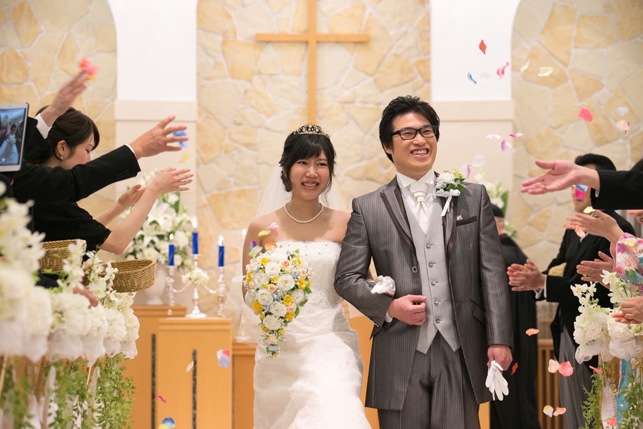 高級造花専門店アンクラフトは１級フラワー装飾技能士がアーティフィシャルフラワー（造花）で結婚式、ウェディングブーケ、髪飾り、ウェルカムボードなど無料相談開催。安くて低価格のブーケを10,000円からオーダーできます。ブーケのレッスン、只今レッスン料無料。おしゃれなブーケを制作致します。阪神電車、鳴尾・武庫川女子大駅。大阪、兵庫県、関西、西宮の隠れ家地下１階店舗あります。