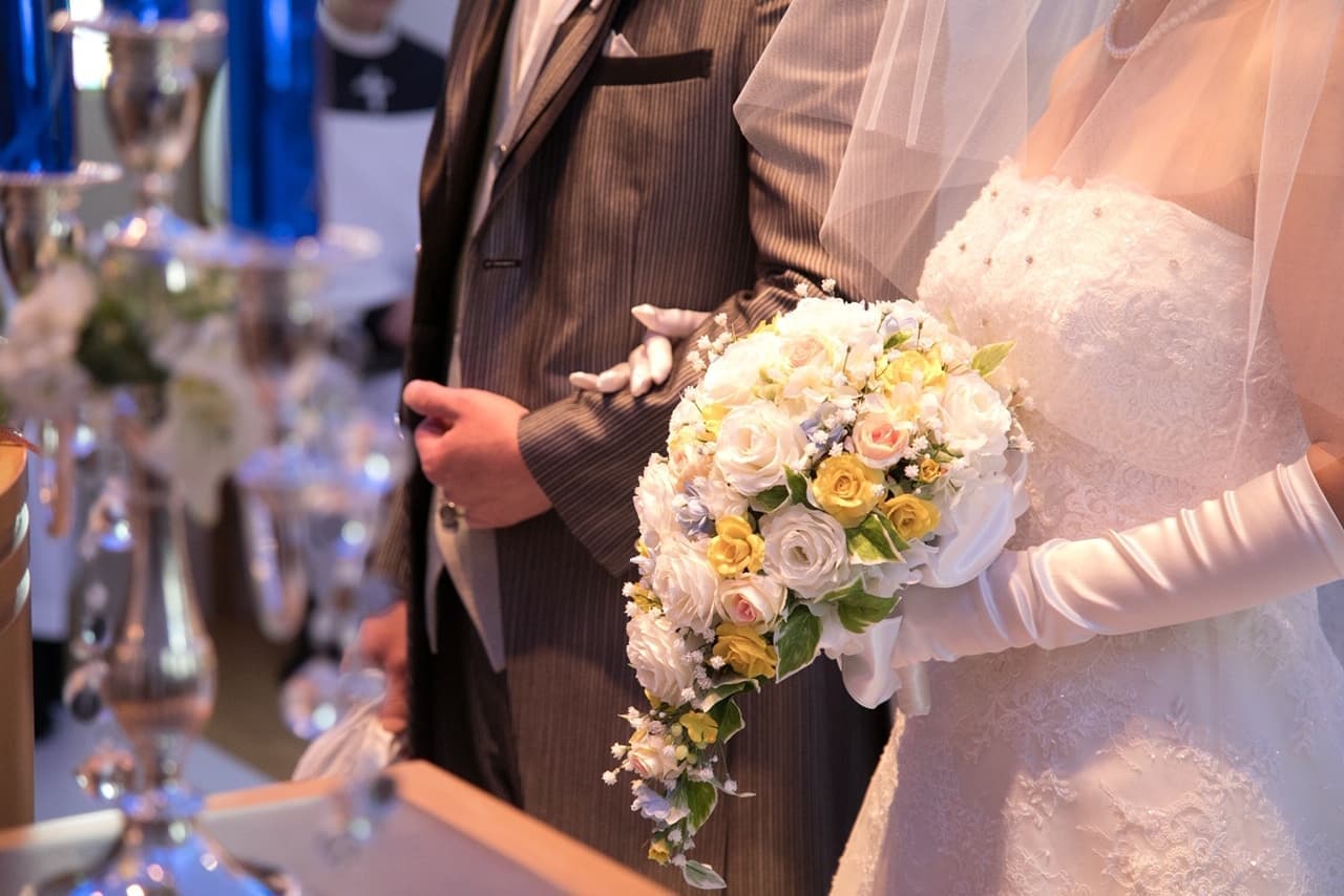 高級造花専門店アンクラフトはオーダーメイドでウェディングブーケの制作をしております。お花の事がわからなくても大丈夫。イメージ画像を送っていただければ花嫁様のイメージしているブーケを形にします。相談は無料。国家資格を持つ専門のスタッフが対応いたしますので安心してご相談ください。兵庫県・大阪・関西からのお問合せが沢山。